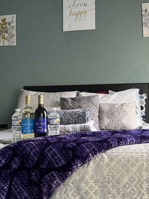 2 bedrooms - The “RELAXING SUITE.” Safe, Quiet, 2 Queen Beds, Full Private Bathrooms Per Room (Marietta)