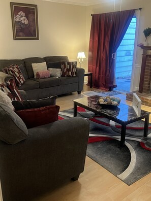 Living area - The “RELAXING SUITE.” Safe, Quiet, 2 Queen Beds, Full Private Bathrooms Per Room (Marietta)