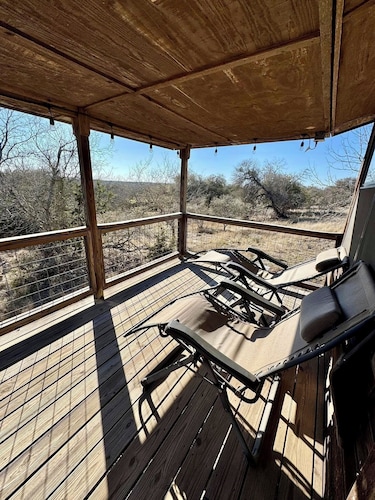 Private, quiet, rustic cabin. Minutes from Old Tunnel State Park