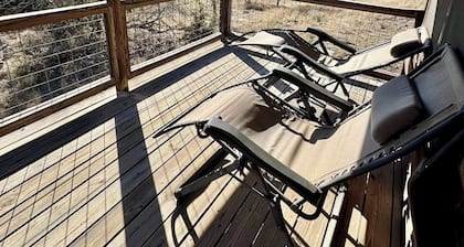 Private, quiet, rustic cabin. Minutes from Old Tunnel State Park