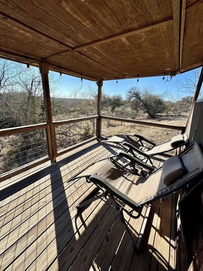 Private, quiet, rustic cabin. Minutes from Old Tunnel State Park