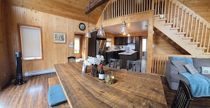 Smart TV, fireplace, video games - Waterfront Family Cottage! (Notre-Dame-de-Pontmain)