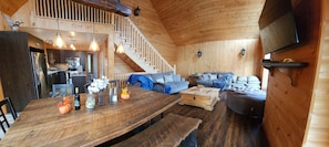 Smart TV, fireplace, video games - Waterfront Family Cottage! (Notre-Dame-de-Pontmain)
