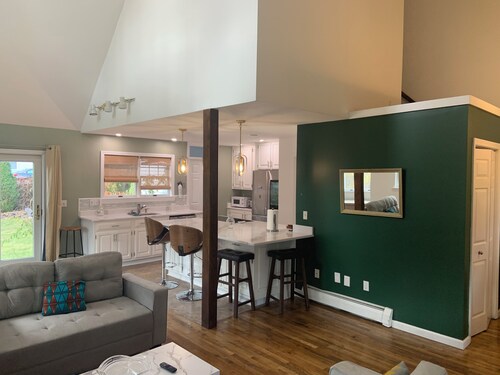 Stylish & Newly Renovated Home – Prime Location!