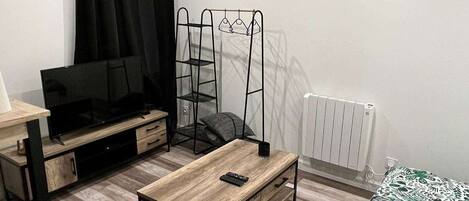 1 室のベッドルーム、WiFi