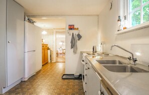 Kylskåp, ugn, spishäll och diskmaskin