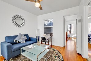 Smart TV - NEW 4055.5 retro, bright, private 1 bedroom, happening Northpark.  (San Diego)