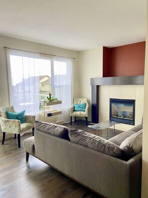 TV, fireplace - Modern and spacious family home close to Calgary and the mountains. (Cochrane)