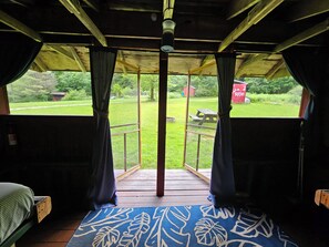 1 bedroom, free WiFi, bed sheets - Red Eft Rustic Camping Cabin at Camp Earth Connection (Freeville)