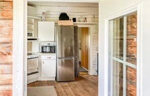 Réfrigérateur, four à micro-ondes, surface de cuisson, lave-vaisselle