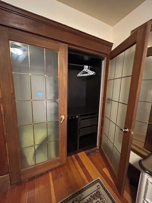 Interior - The Center of Vancouver, Spacious Elegant Interior, Spectacular Outdoor Living (Vancouver)
