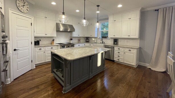 A spacious kitchen with white cabinets, a large island, stainless steel appliances, and pendant lighting. - Perfect Masters Golf Rental Home - 12 miles from the Augusta National (North Augusta)