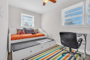 3 bedrooms, desk, iron/ironing board, free WiFi