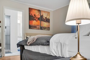 3 bedrooms, desk, iron/ironing board, free WiFi