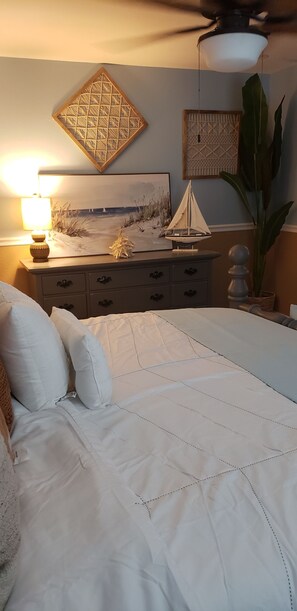 2 bedrooms, iron/ironing board, WiFi, bed sheets