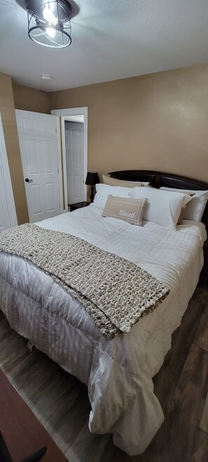 3 bedrooms, desk, iron/ironing board, travel crib