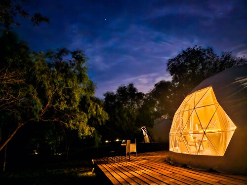 🏕Quiet  Country Stay 40 Min. To San Antonio TX Hot Tub, Peddle Boat, Kayaks 