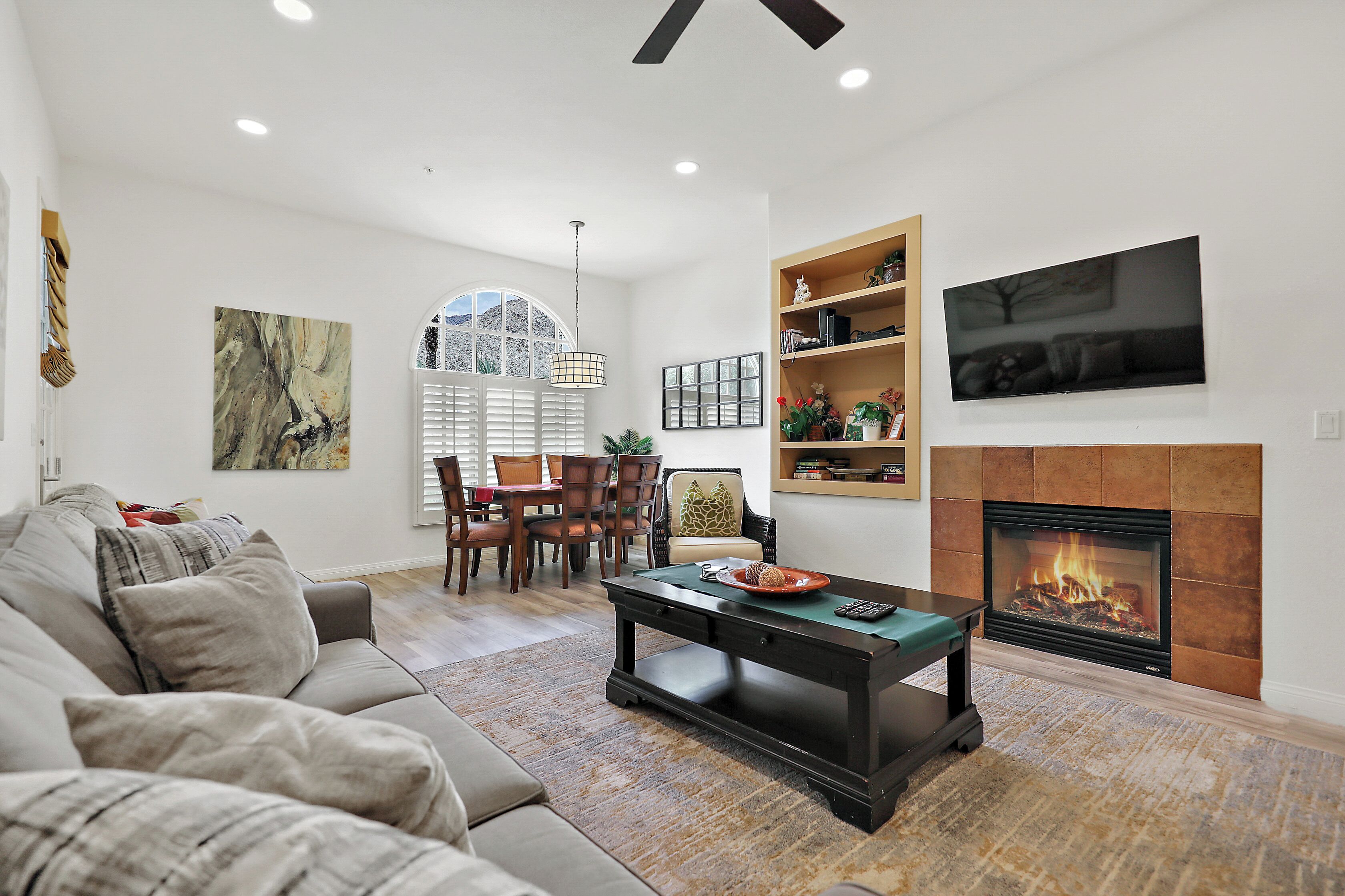 智能電視、壁爐、Netflix、串流服務