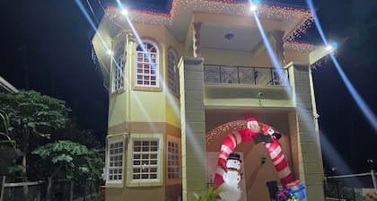 3 Beds, 2 baths, AC, Netflix, parking, Hot N cold
Airport shuttle & Rental