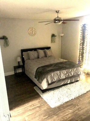 2 soverom, safe på rommet, skrivebord og strykejern/-brett