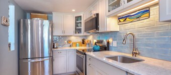 2 bedroom condo with direct beach access!
