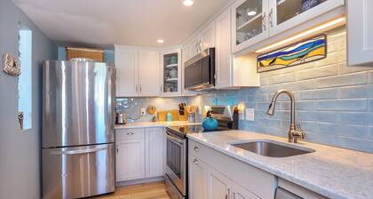 2 bedroom condo with direct beach access!