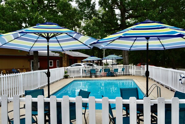 Outdoor pool - DRIFTWOOD RESORT BULL SHOALS (Bull Shoals)
