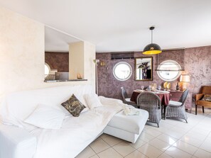 Interior - Lovely apartment for 4 people with WIFI, A/C, TV and terrace (Fréjus)