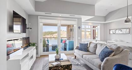 Waterfront, Musical Fountain, Lake MI views, luxury condo downtown