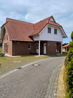 Exterior - Stunning  villa for 6 guests with WIFI, TV and terrace (Bremerhaven)