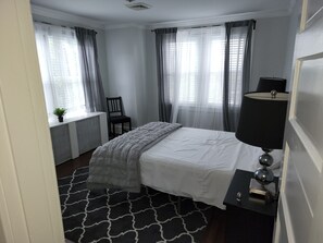 3 bedrooms, desk, iron/ironing board, travel cot