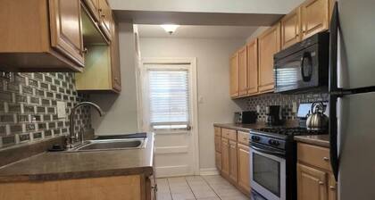 Wilmington Comfort 4 Min to Riverfront fenced yard