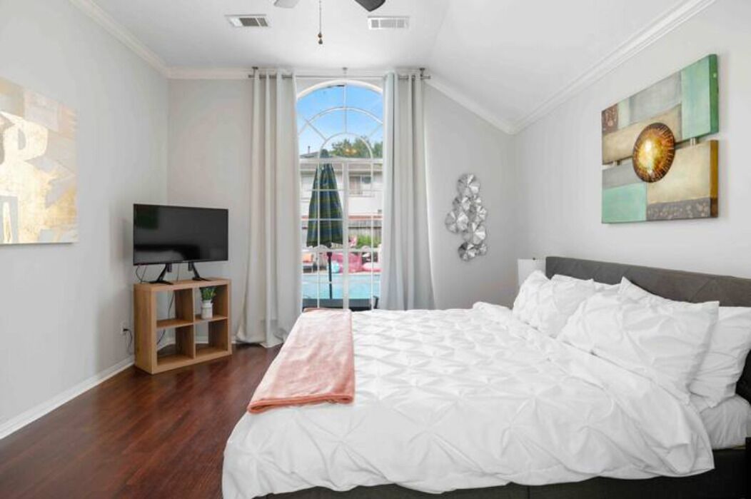 4 عدّة غرف نوم ومكتب ومكواة/لوح كي وواي فاي