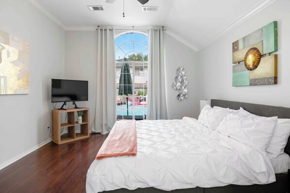 4 bedrooms, desk, iron/ironing board, WiFi