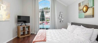 Flamingo Pool Oasis 45 min WC Stadium Sleeps 12