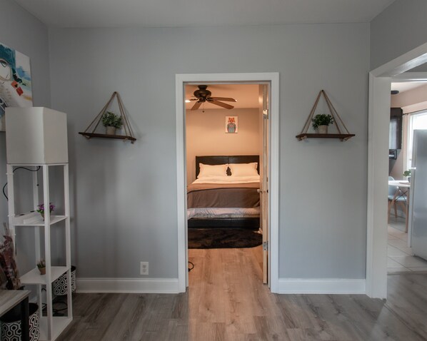 2 bedrooms, iron/ironing board, WiFi