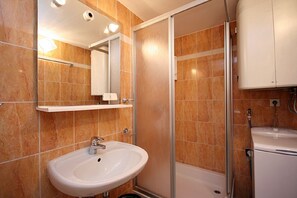 Shower, towels - 100 metres to the beach (Baska)