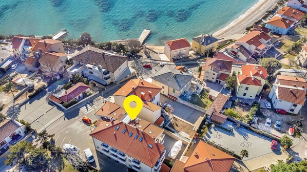 Exterior - 50 metres to the pebble beach (Baska)