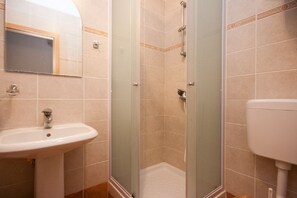 Shower, towels - 50 metres to the pebble beach (Baska)