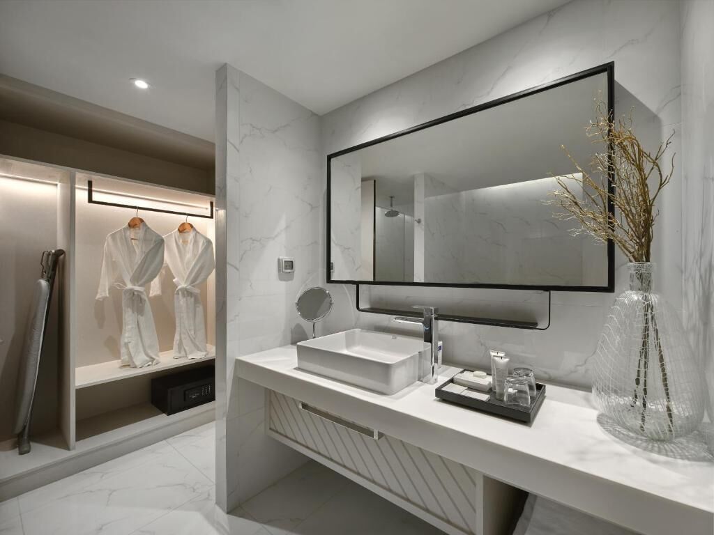 Studio Deluxe | Salle de bain | Douche, douche à « effet pluie », articles de toilette écologiques