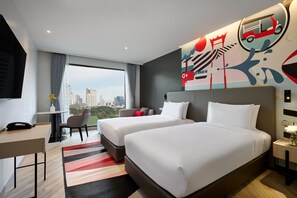 Superior Room Twin | Minibar, värdeförvaringsskåp på rummet och skrivbord