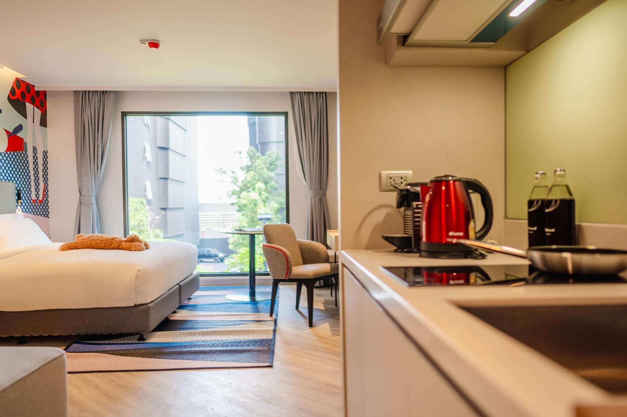 Executive Apartment, 2 Bedrooms | Minibar, in-room safe, desk, laptop workspace
