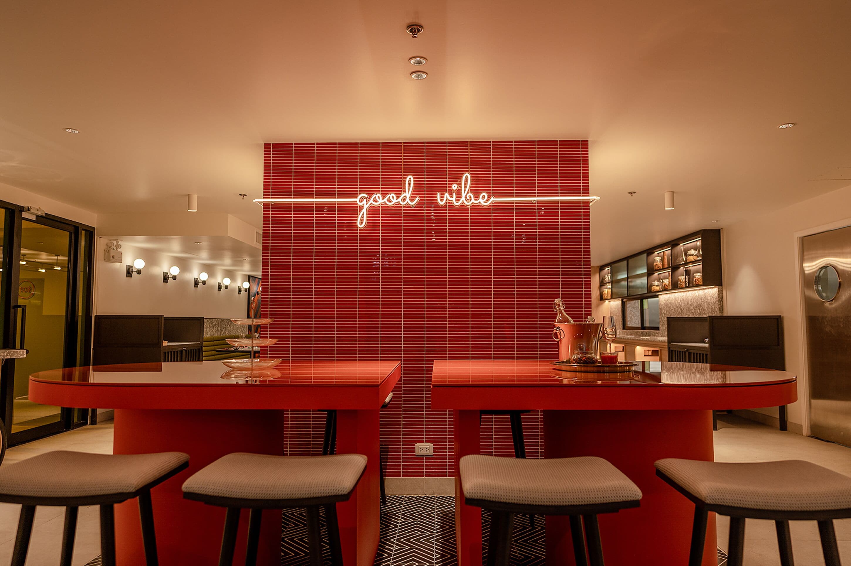 Πρωινό σε μπουφέ καθημερινά (353.1 THB/άτομο)