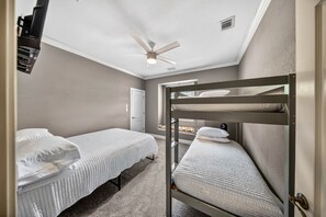 4 bedrooms, desk, iron/ironing board, free WiFi