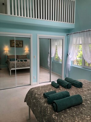 4 bedrooms, iron/ironing board, free WiFi, bed sheets