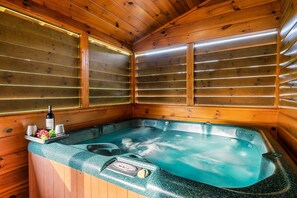 Interior - LOCATION*PET FRIENDLY*NEAR ATTRACTIONS*HOT TUB (Pigeon Forge)