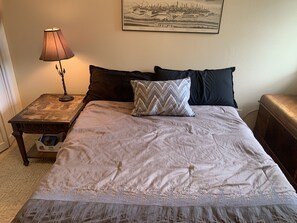 3 bedrooms, desk, WiFi, bed sheets