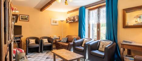 Téléviseur, foyer, lecteur de DVD