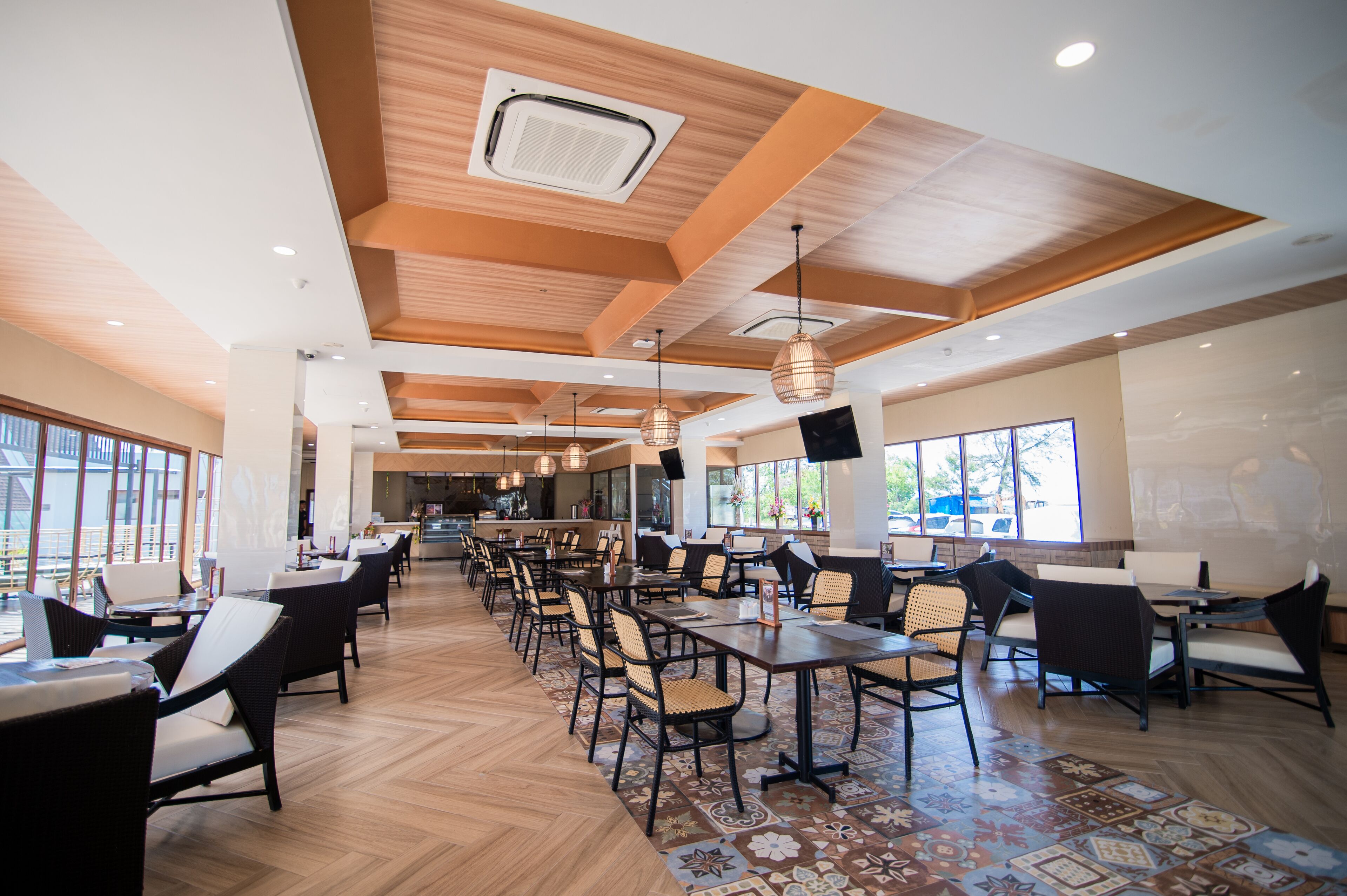 بوفيه فطور يوميًا بتكلفة قدرها (150000 IDR للشخص)