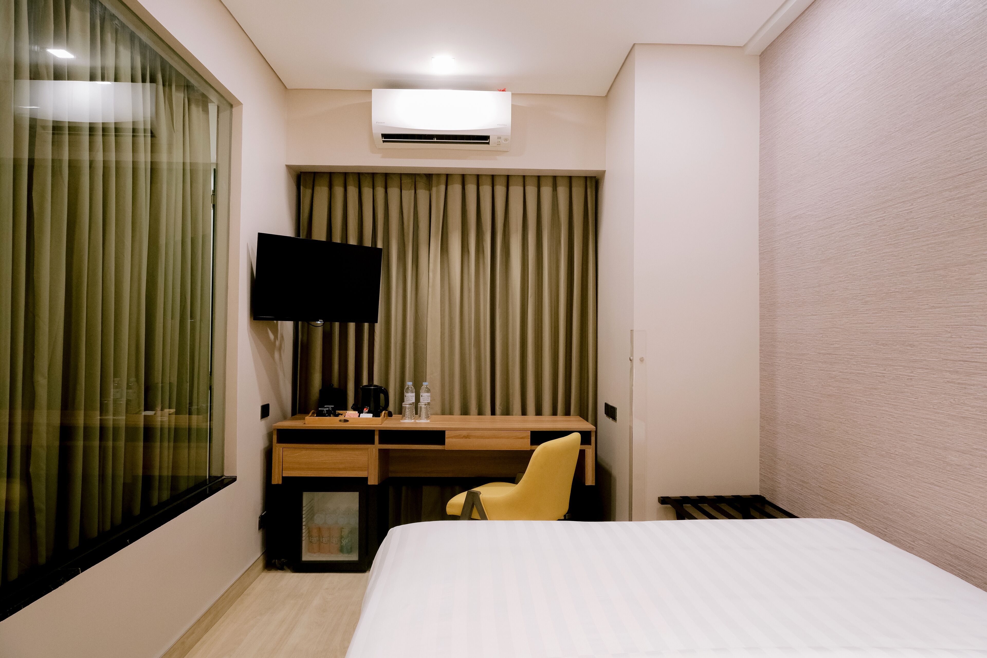 Elite Double Room | Hypo-allergenic bedding, minibar, in-room safe, desk